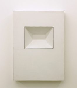 Wandrelief, 1968, Holzkasten mit weißem Resopal (Sammlung Etzold)