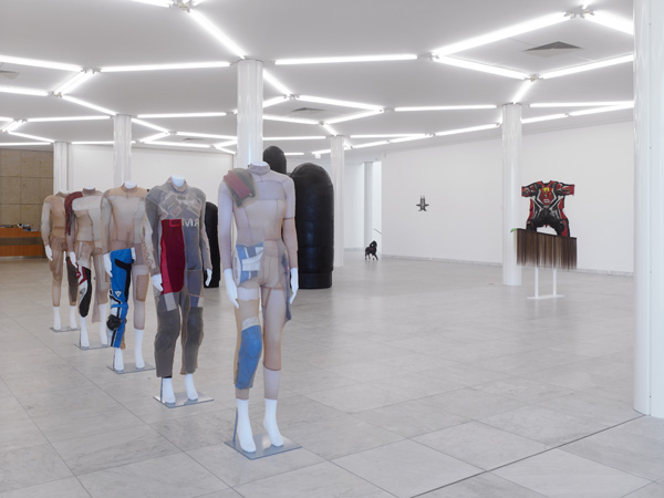 Installationsansicht, ALEXANDRA BIRCKEN, Museum Abteiberg Mönchengladbach, © VG Bild-Kunst, Bonn 2017, Foto:Achim Kukulies