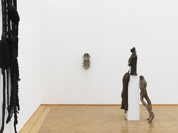 Installationsansicht, ALEXANDRA BIRCKEN, Museum Abteiberg Mönchengladbach, © VG Bild-Kunst, Bonn 2017, Foto: Achim Kukulies