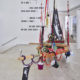 Radical Feminist Pirate Ship Tree Sitting Platform 2013, recyceltes Holz, Seil, Karabiner, diverse Ausrüstung und Versorgung; Sammlung Gaby und Wilhelm Schürmann. Foto: Achim Kukulies, Düsseldorf