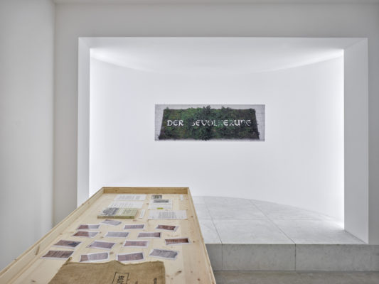 Ausstellungsansicht Museum Abteiberg Foto: Achim Kukulies © VG Bild-Kunst, Bonn 2020