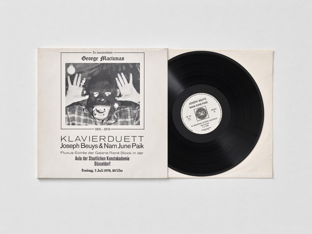Joseph_Beuys&Paik_Schallplatte_Klavierduett_Paik_1978_1982_A-IX-7_Foto_Achim_Kukulies